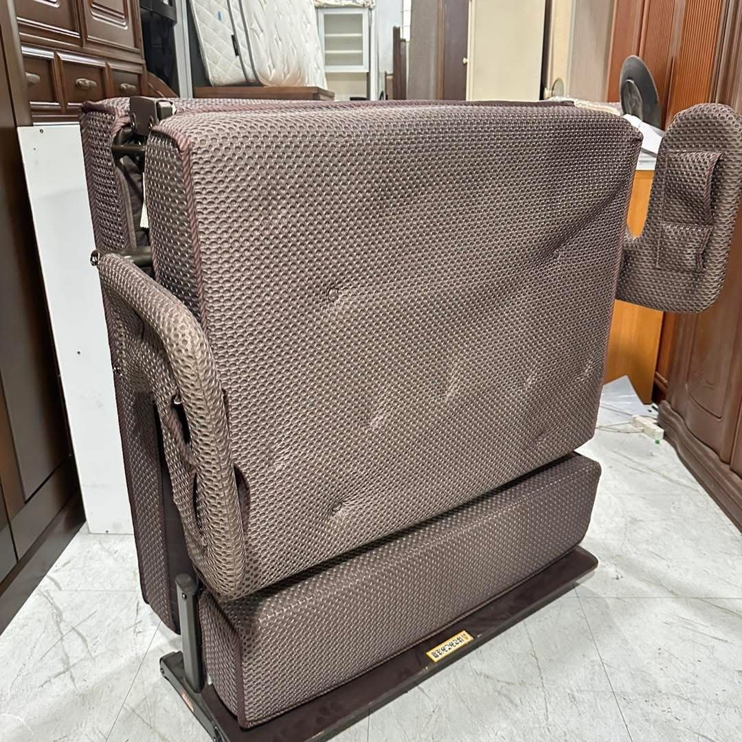 Folding bed japan surplus (Category: Bed Frames & Mattresses) located in Manila. Submitted by Hezcki (Listing ID 1390745881, Image 2). Description: .