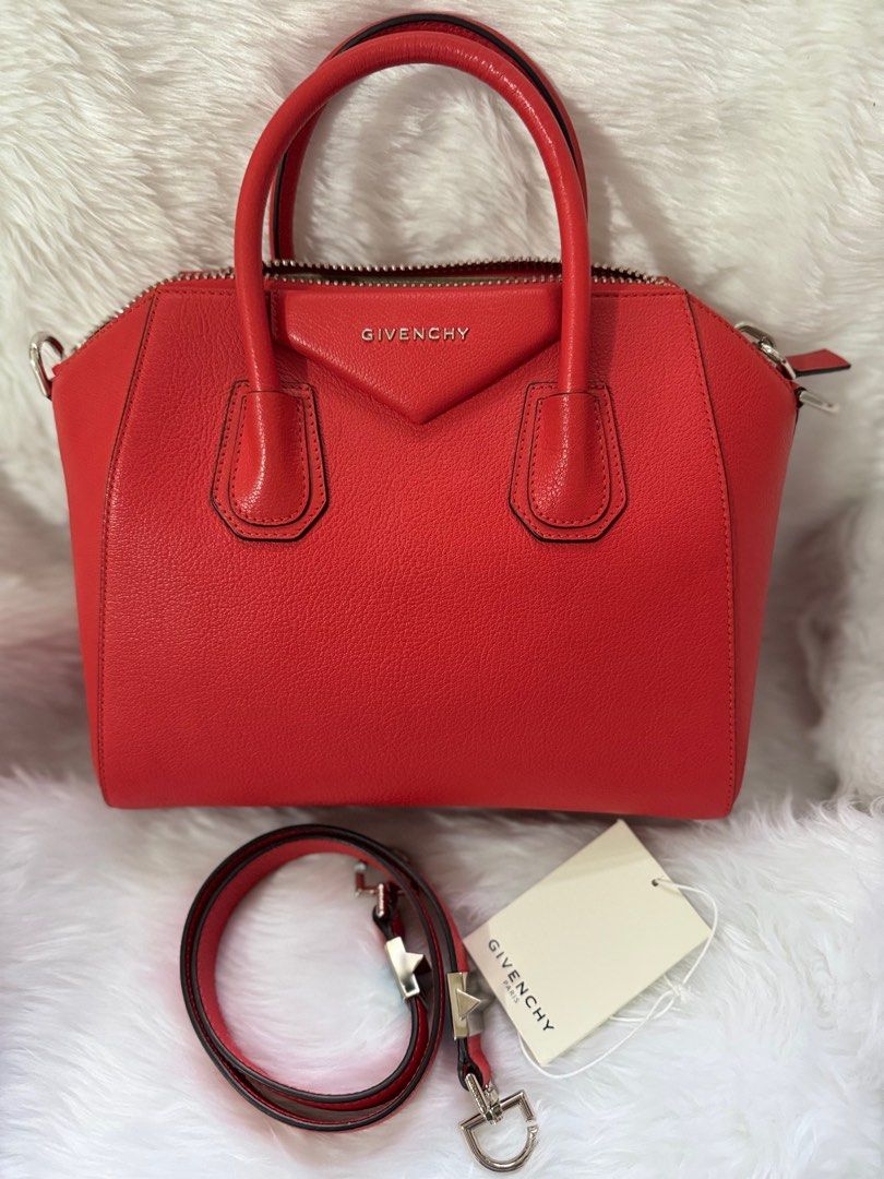 Givenchy antigona small (Category: Luxury Bags & Wallets) located in San Pedro. Submitted by MeJ.shop (Listing ID 1390628089, Image 1). Description: Antigona small with short strap -w/ care card -w/ dustbag.