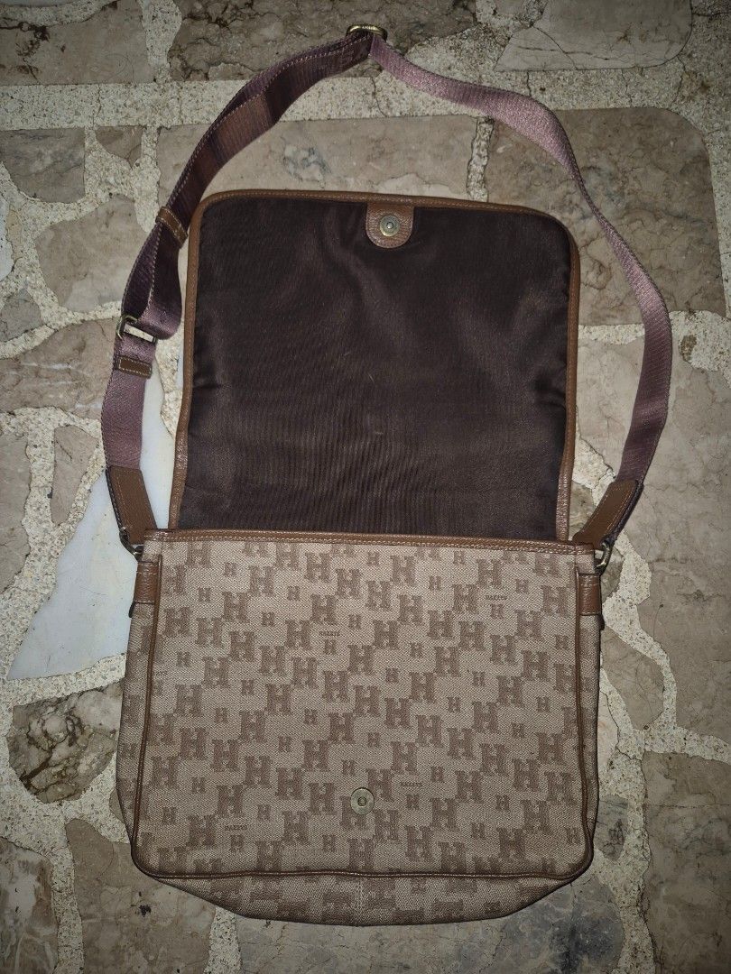 Hazzy mens sling (Category: Luxury Bags & Wallets) located in Quezon City. Submitted by gadgetsandstuffs.qc (Listing ID 1390745602, Image 2). Description: Hazzys mens sling brown leather water repellant combination med size intact rubber lining no crack no chopping with multiple compartment.