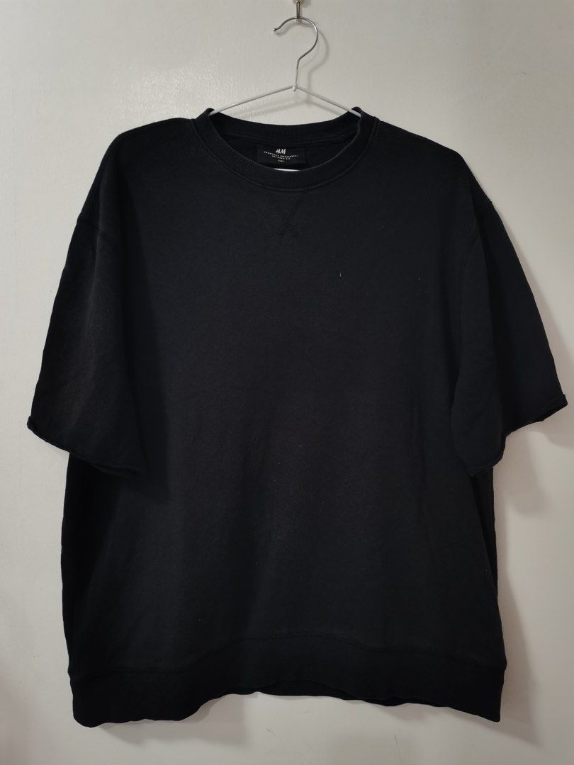 H&M Crewneck Sweatshirt (Category: Tshirts & Polo Shirts ) located in Urdaneta. Submitted by zeeeeeel (Listing ID 1390606212, Image 1). Description: L-XL.