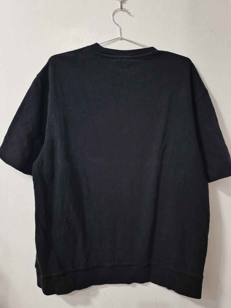 H&M Crewneck Sweatshirt (Category: Tshirts & Polo Shirts ) located in Urdaneta. Submitted by zeeeeeel (Listing ID 1390606212, Image 2). Description: L-XL.