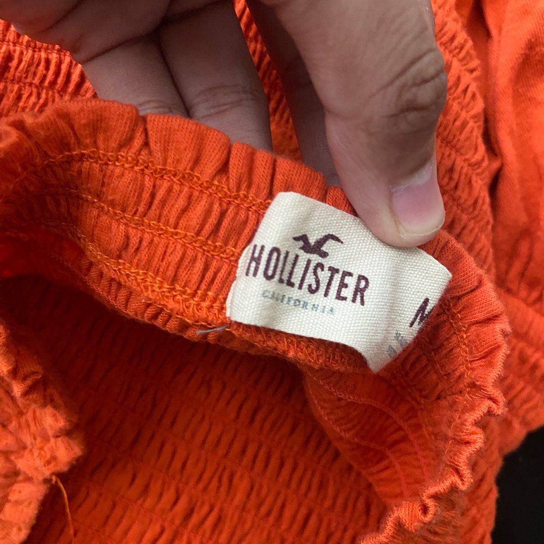 Hollister tube top (Category: Sleeveless) located in Santiago. Submitted by millennials01 (Listing ID 1390649167, Image 2). Description: Hearing offers.