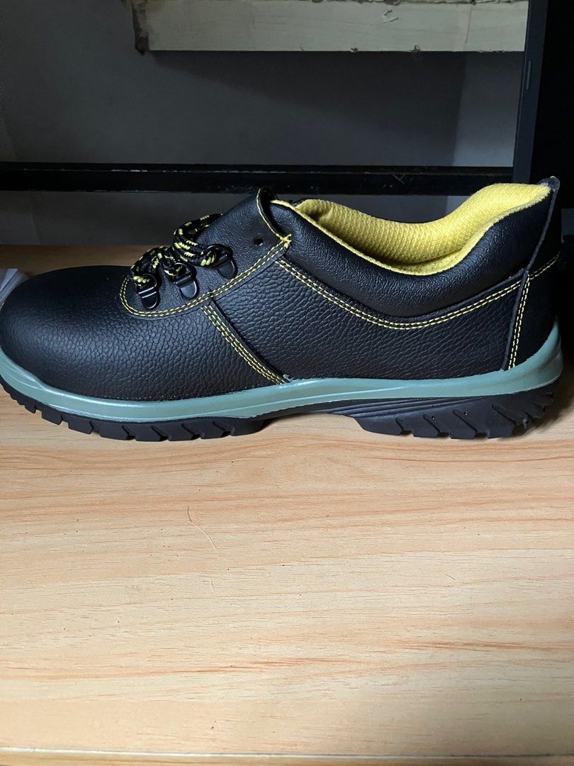 Issaline Industrial Shoes (Category: Sneakers) located in Muntinlupa City. Submitted by vase1 (Listing ID 1390629797, Image 3). Description: BRAND NEW Size UK: 10 US: 11 Eur: 44 negotiable .