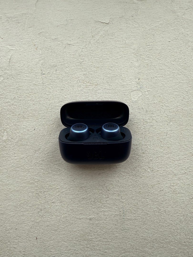 JBL LIVE 300 True Wireless Earbuds