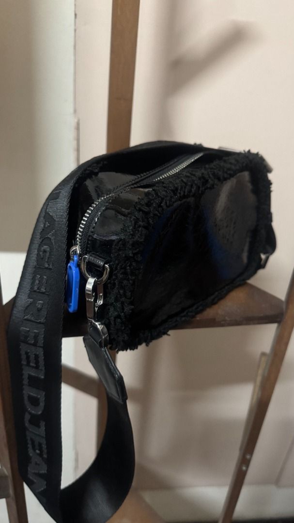 Karl Lagerfeld Jeans Shearling Camera Bag Black (Category: Luxury Bags & Wallets) located in San Juan City. Submitted by reallyrealreal (Listing ID 1390664206, Image 2). Description: Brand: Karl Lagerfeld Jeans Item: Shearling Camera Bag Color: Black Bought: 2024 Height (in): 4.5 Width (in): 7.8 Used <10 times PS060.