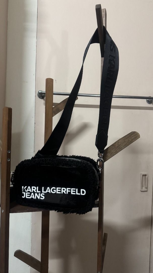 Karl Lagerfeld Jeans Shearling Camera Bag Black (Category: Luxury Bags & Wallets) located in San Juan City. Submitted by reallyrealreal (Listing ID 1390664206, Image 1). Description: Brand: Karl Lagerfeld Jeans Item: Shearling Camera Bag Color: Black Bought: 2024 Height (in): 4.5 Width (in): 7.8 Used <10 times PS060.