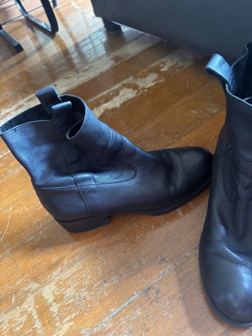 Leather boots (Category: Boots) located in Pasig City. Submitted by heydeclutterist2nd (Listing ID 1390641217, Image 3). Description: Staccato Genuine Leather Boots Size 6 In good condition .