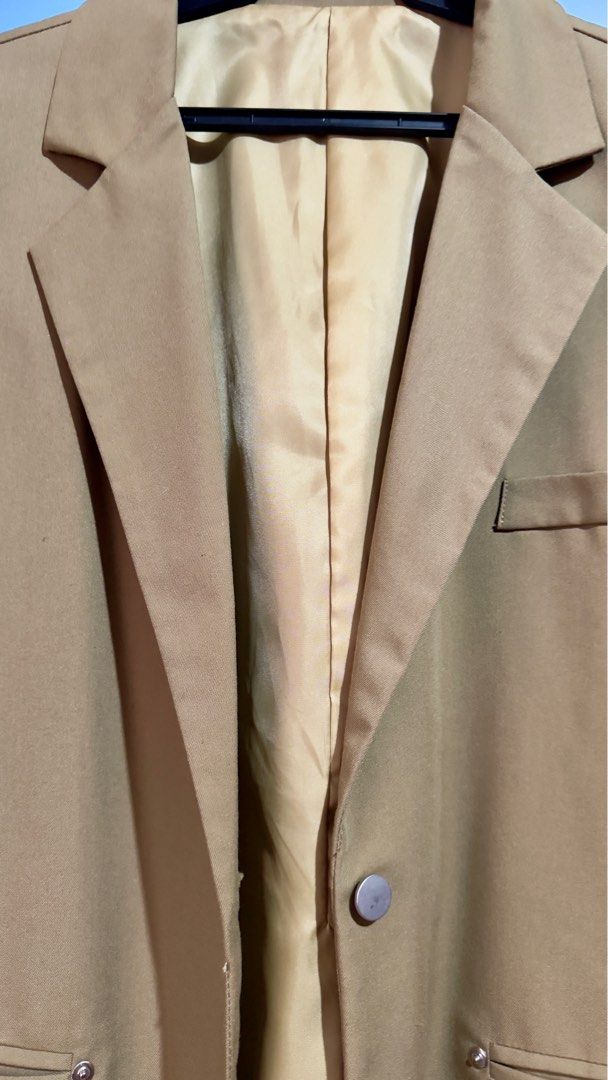 Lose Fit Sleeveless Blazer (Category: Coats, Jackets and Outerwear) located in Pasig City. Submitted by prelovedbyjenv (Listing ID 1390623236, Image 3). Description: Slightly used RFS - bought something similar Can fit L to XL, even XXL.
