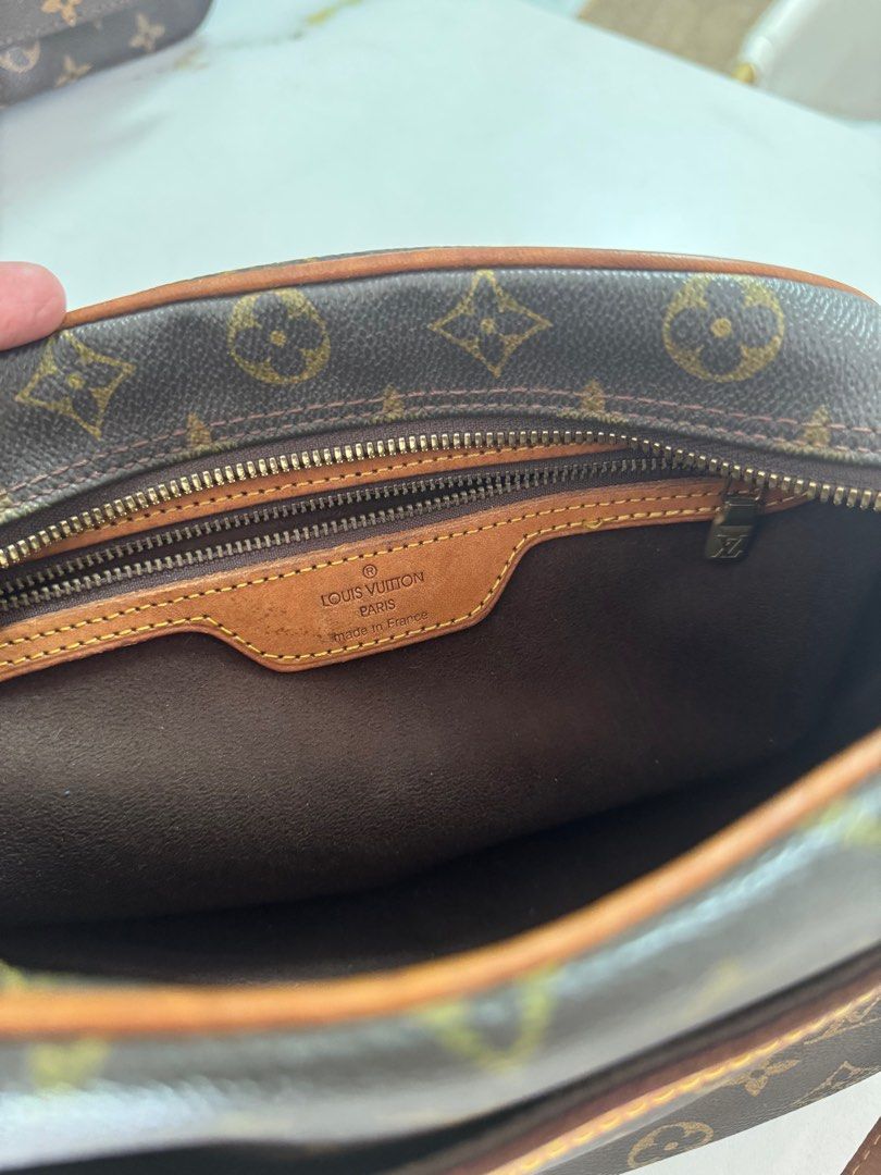 Louis Vuitton Trocadero (Category: Luxury Bags & Wallets) located in Tagaytay City. Submitted by decluterring01mum (Listing ID 1390606787, Image 3). Description: Louis Vuitton Trocadero Monogram, Canvas - Long Strap, Front pocket NGA Vintage No code Japan Source Quality is good and craftsmanship. Issue on Zipper puller see pic .