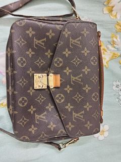 (Category: ) located in . Submitted by shopbynms (Listing ID 1390731871, Image 1). Description: .