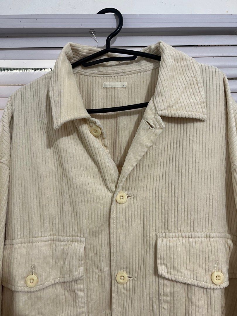 L-XL Beige GU Corduroy Work Jacket (Category: Coats, Jackets and Outerwear) located in San Miguel. Submitted by deal.depot (Listing ID 1390650973, Image 2). Description: 22x29 inches.