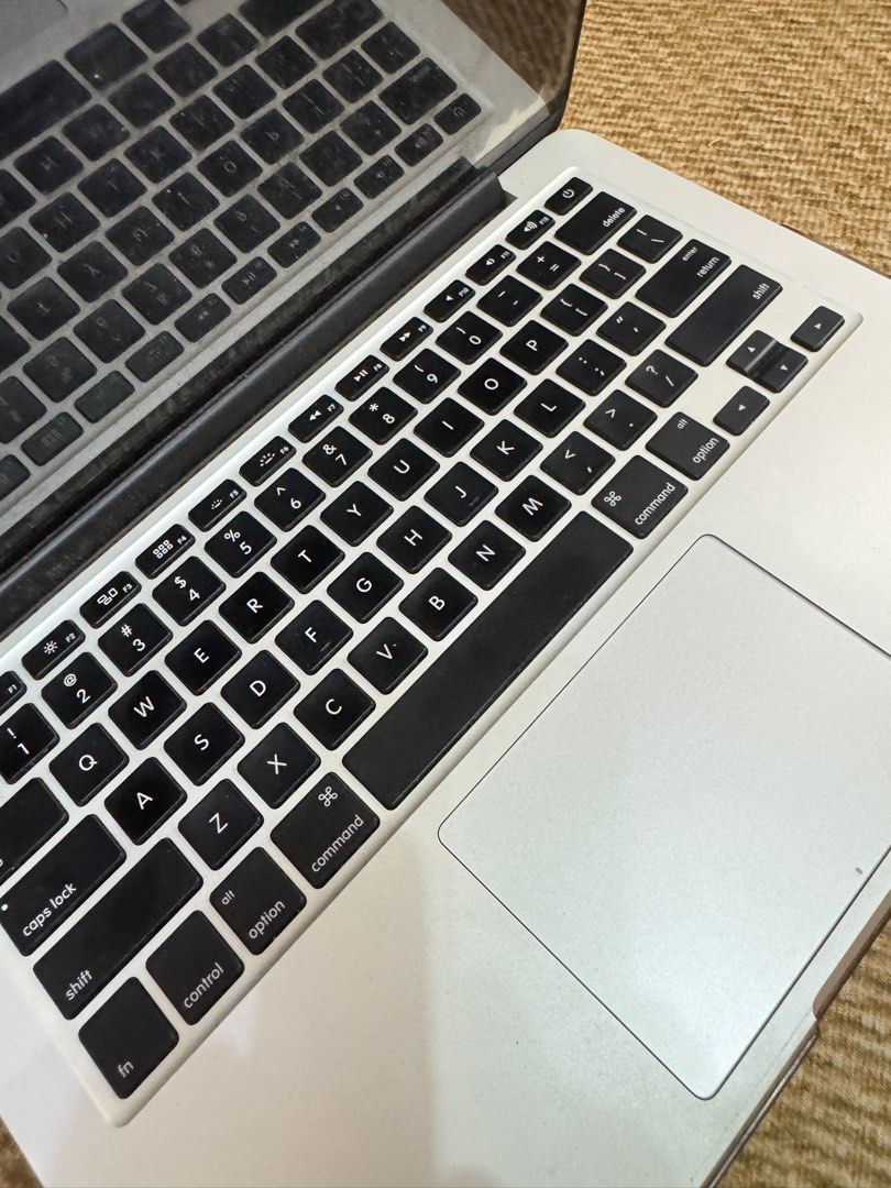 Macbook pro retina 2015 128gb (Category: Laptops & Notebooks) located in Pasig City. Submitted by trengcalma (Listing ID 1390654862, Image 3). Description: 💻 Item Details: • Model: MacBook Pro (Retina, 13-inch, Early 2015) • Storage: 128GB SSD • Memory: 8GB RAM (standard for this model) • Processor: Intel Core i5 (2.7GHz) • Condition: Pre-loved, in good working condition 📦 Inclusions (Complete with Box): • Original box • Charger + power adapter