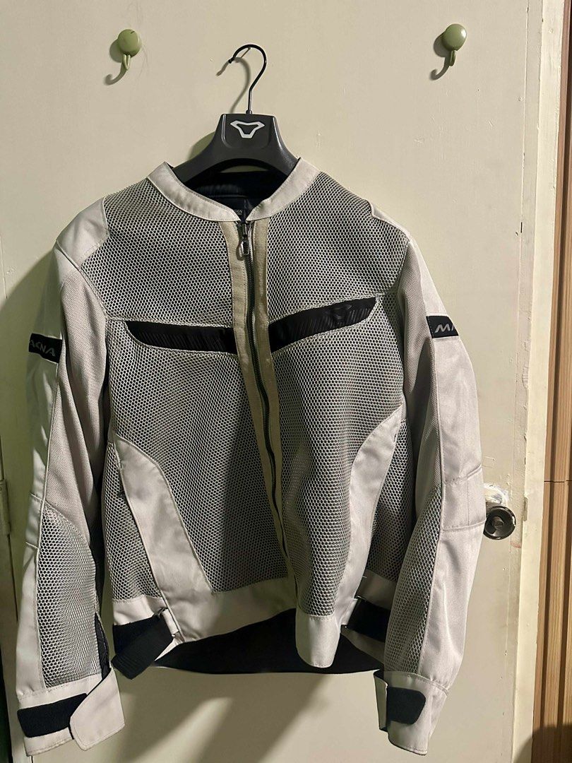 MACNA MOTORCYCLE RIDING JACKET (Category: Coats, Jackets and Outerwear) located in Pasig City. Submitted by elarivera (Listing ID 1390662562, Image 1). Description: Macna Riding Jacket Used only once Size XL Rfs: Size too big.