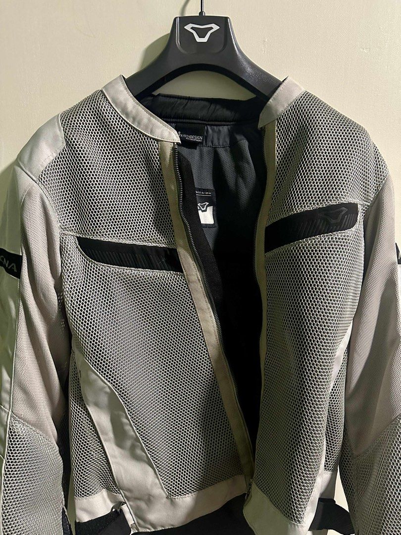 MACNA MOTORCYCLE RIDING JACKET (Category: Coats, Jackets and Outerwear) located in Pasig City. Submitted by elarivera (Listing ID 1390662562, Image 2). Description: Macna Riding Jacket Used only once Size XL Rfs: Size too big.