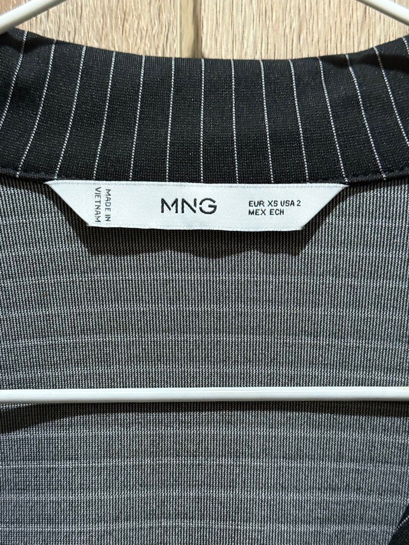 Mango Formal Buttondown Blouse (Category: Blouses) located in Lipa City. Submitted by wantitneeeedit (Listing ID 1390602935, Image 3). Description: XS.