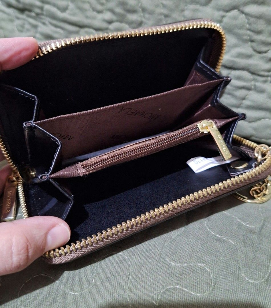 MICHAELA Stripes Embossed Short Wallet with Keyring Glossy (Category: Wallets & Card holders) located in Quezon City. Submitted by prelovedbox2016 (Listing ID 1390662493, Image 3). Description: like new no flaws bought for 500.