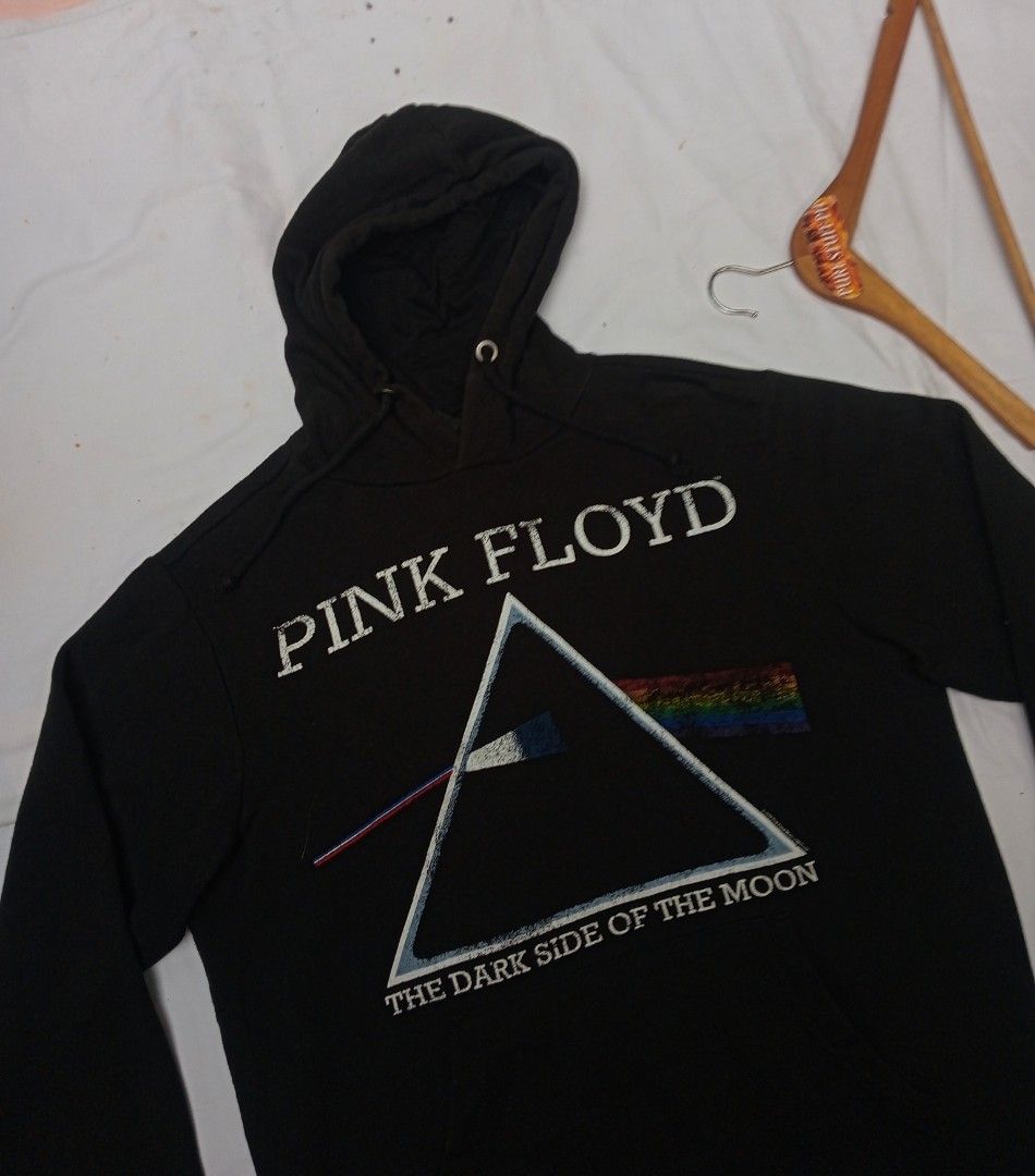 Pink Floyd hoodie (Category: Hoodies) located in Pili. Submitted by purestuffph (Listing ID 1390716605, Image 1). Description: Pink Floyd hoodie size: small on tag (BEST FIT TO MEDIUM) width: 21.5 length: 26 9.5+/10 color rate and conditionno issue 650 + shipping fee.