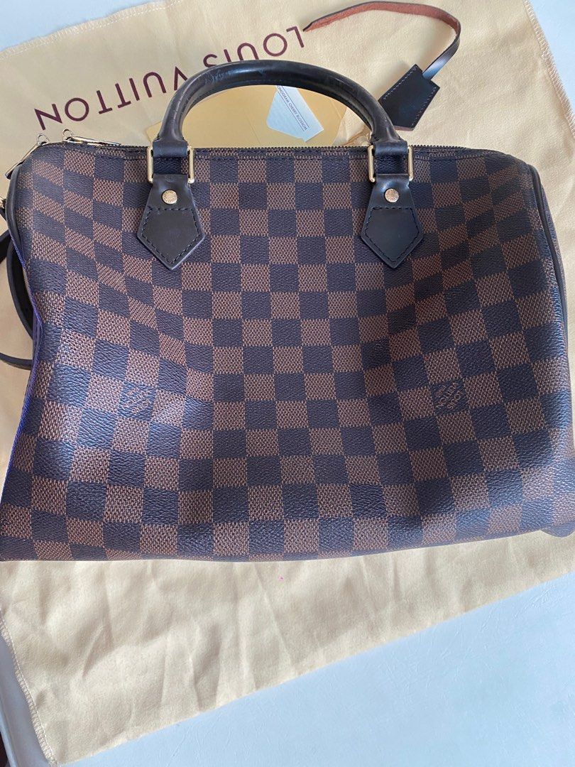 Preloved Speedy (Category: Luxury Bags & Wallets) located in Cavite. Submitted by jyesebel (Listing ID 1390605309, Image 2). Description: Hello There! I'm selling my preloved Speedy 30 (Mirror copy) Bought in greenhills for P4k I'm selling it now for ₱1,500 only plus shipping (location: Unitop, Dasmariñas, Cavite) Complete with dust bag, lock and key, carecard and sling (with code sya) Pantay ang positioning ng mga logo See photos to appreciate. 