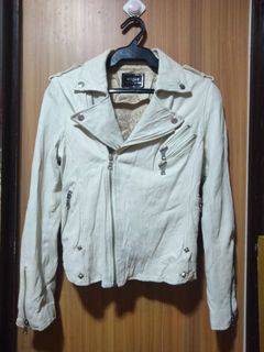 (Category: ) located in . Submitted by ecowshop.pre-loved (Listing ID 1390634260, Image 1). Description: .