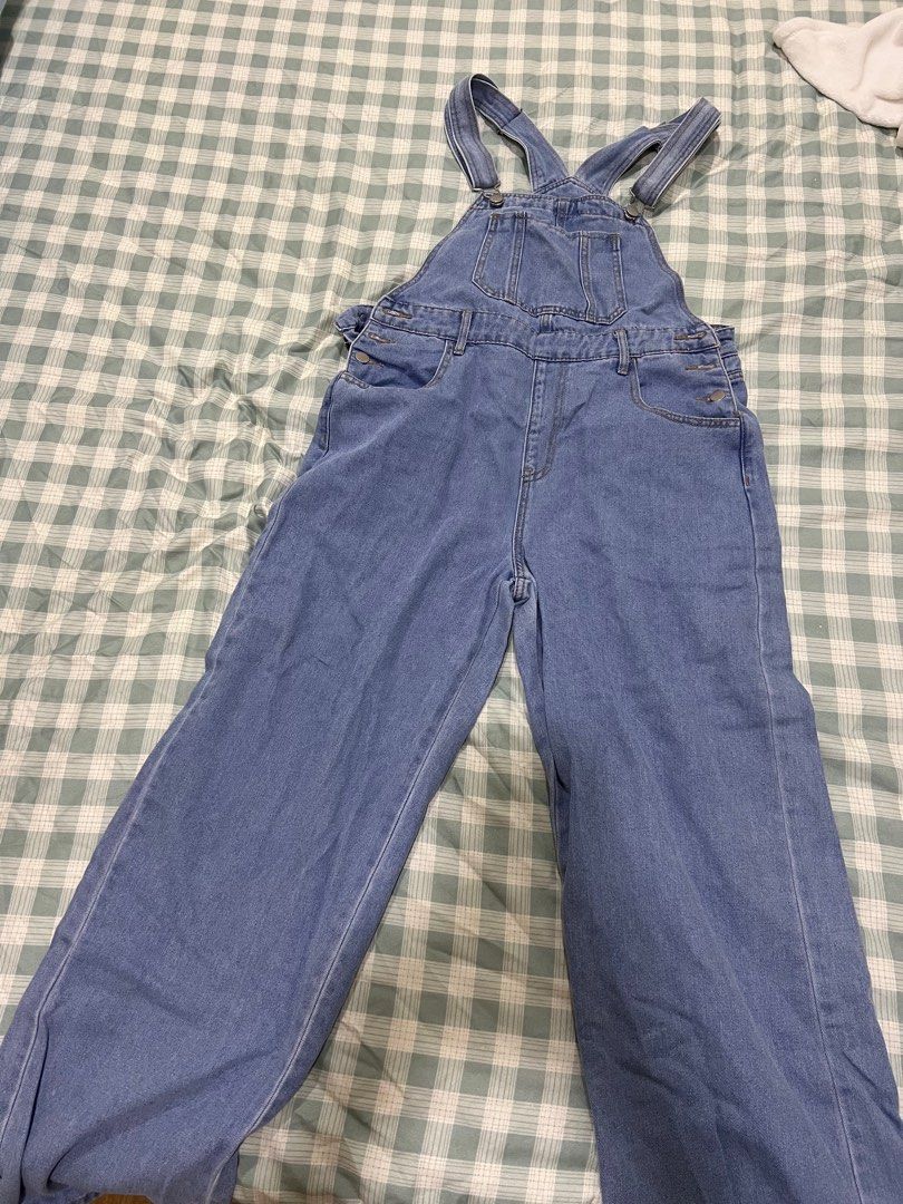 Shein Patched Pocket Denim Overalls (Category: Rompers) located in Makati City. Submitted by apval (Listing ID 1390683985, Image 2). Description: Used once https://onelink.shein.com/44/5wi878tgkiw5.
