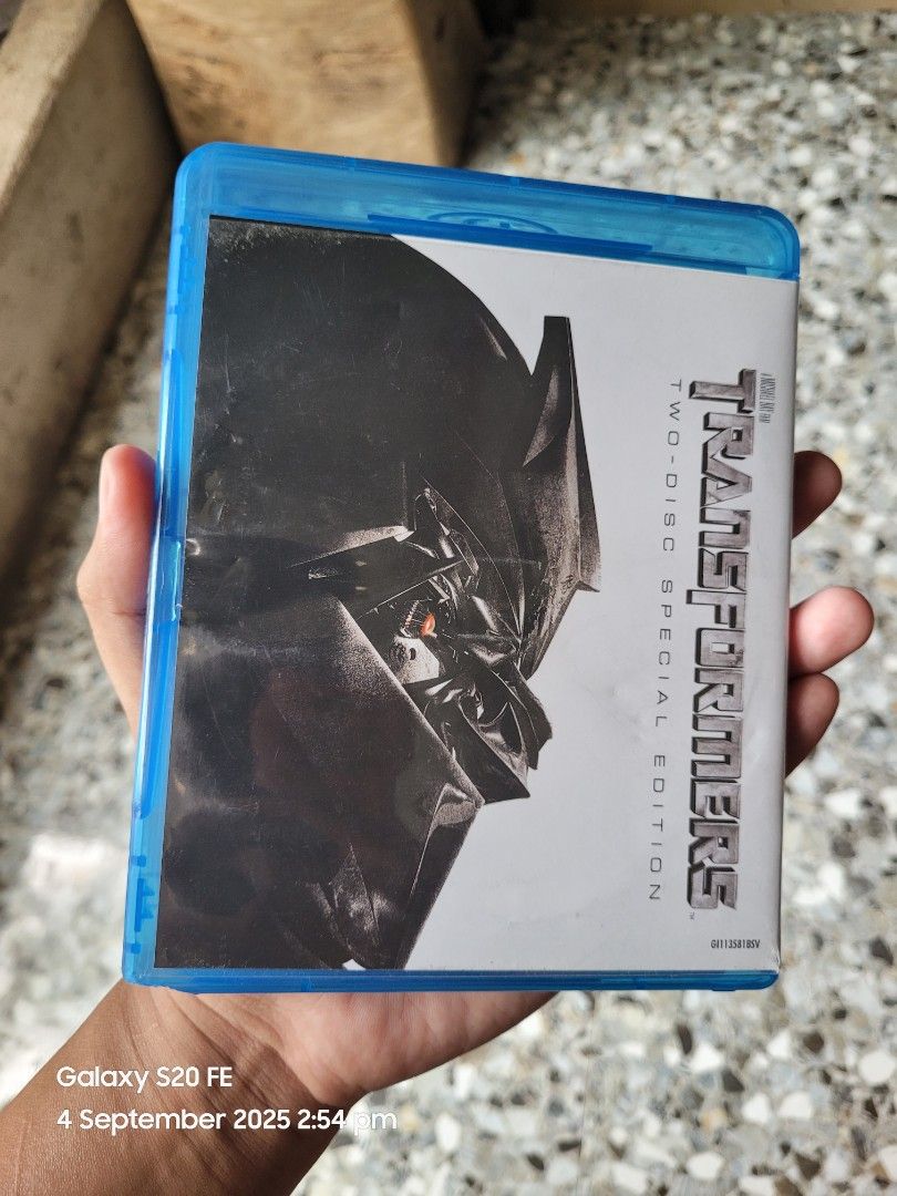 Transformers (Two-Disc Special Edition) Blu-ray (Category: Blu-Ray & Media Players) located in Cotabato. Submitted by choonching (Listing ID 1390682204, Image 2). Description: 📀 Brand new condition, never used! ✅ Two-disc special edition – sulit for collectors and fans! 💿 UK release (12 rating logo). ⚠️ Note: The only issue can be seen sa last pic (case lang, hindi discs – unused pa talaga). Perfect for Transformers fans na gusto ng legit physi