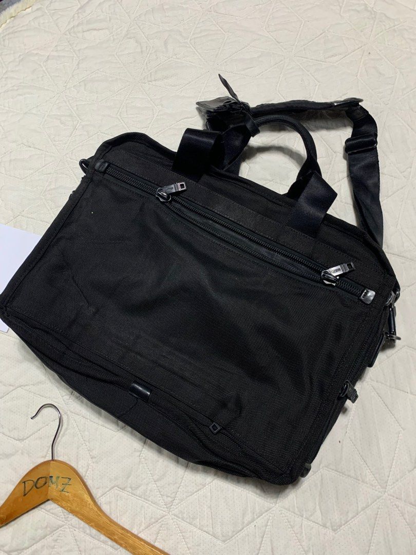 TUMI BRIEFCASE LEATHER BUSINESS BAG (Category: Briefcases) located in Polomolok. Submitted by domingthriftclothes (Listing ID 1390751169, Image 2). Description: .