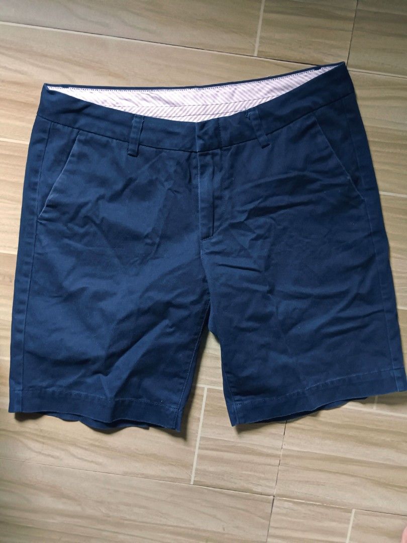 Uniqlo Chino Short (Category: Shorts) located in Villareal. Submitted by Whel08 (Listing ID 1390622753, Image 1). Description: fs: Uniqlo Chino Short (above knee) excellent condition color: navy size S-M.