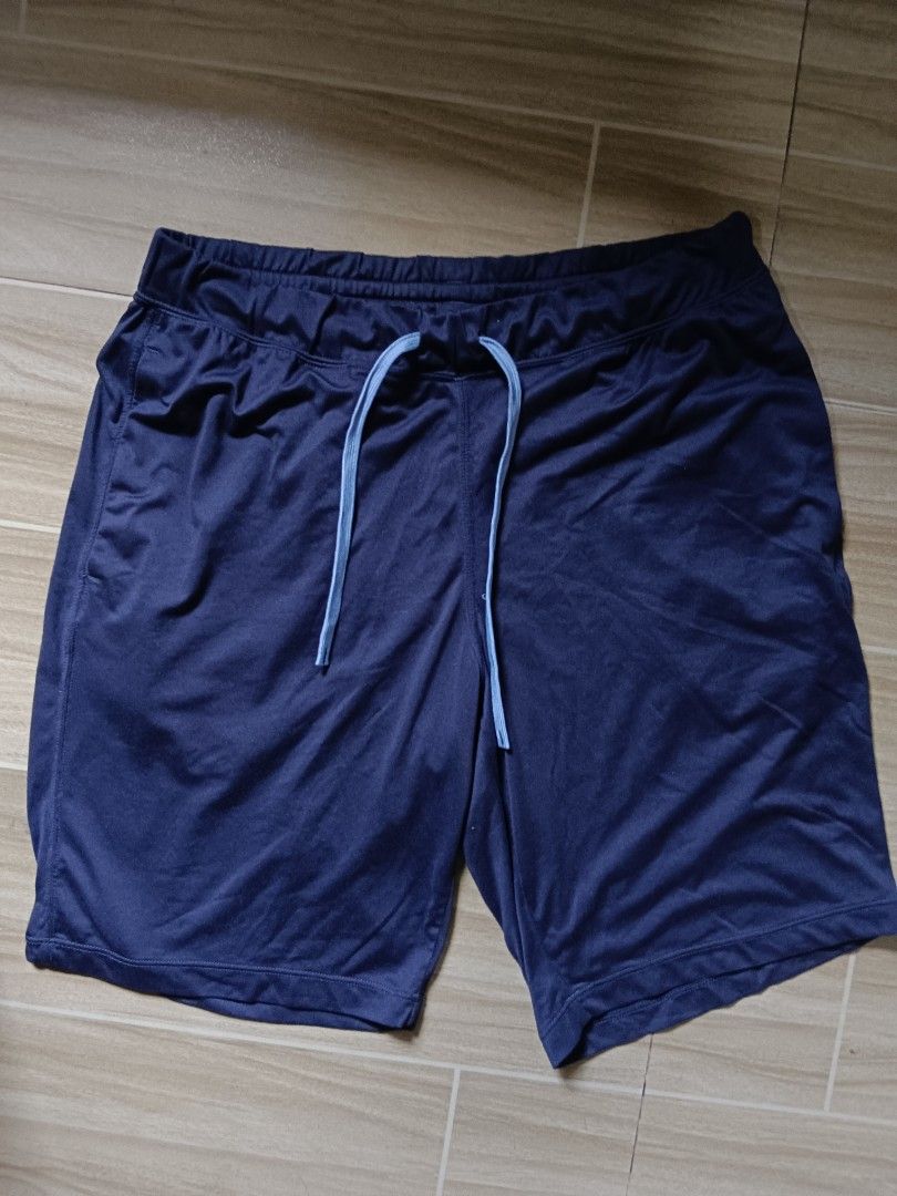 Uniqlo Short (Airism) (Category: Shorts) located in Villareal. Submitted by Whel08 (Listing ID 1390623331, Image 1). Description: Fs: Uniqlo Airism short like new color 10/10( Navy) size M.