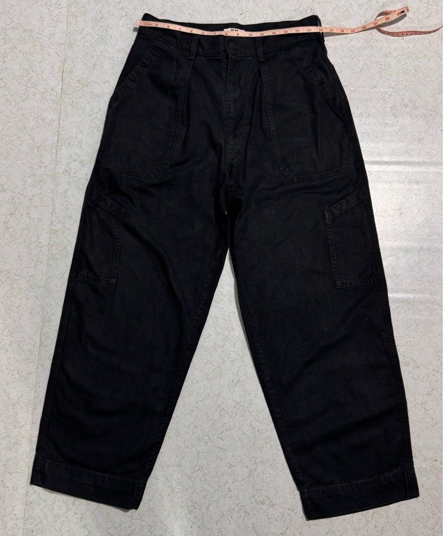 UNIQLO utility/carpenter pants black (Category: Trousers) located in General Santos City (Dadiangas). Submitted by curatedstuffs101 (Listing ID 1390656264, Image 1). Description: Excellent No flaws Color rate:9/10.