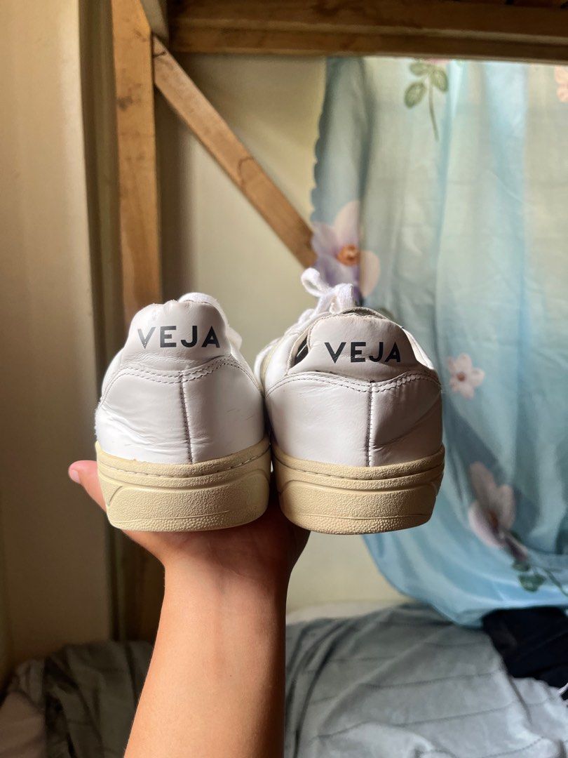 VEJA V-90 (Category: Sneakers) located in Molave. Submitted by hared_dos (Listing ID 1390625101, Image 2). Description: .