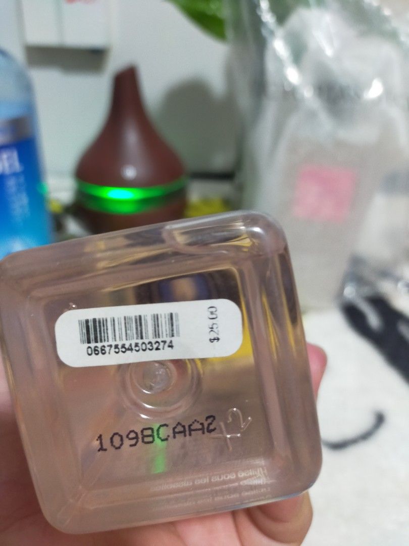Victoria's Secret Boshells in Bloom 250 Ml (Category: Fragrance & Deodorants) located in Cavite. Submitted by care20 (Listing ID 1390724902, Image 2). Description: Original Made in US medyo na stock lang ito kaya ganyan yong plastic niya.