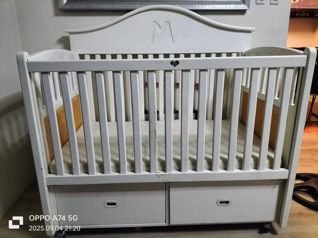White Crib (Category: Cots & Cribs) located in Taguig. Submitted by mamizes (Listing ID 1390734666, Image 1). Description: Customize Crib with leather foam. Heavy furniture needs to be transported by Pick up or truck..