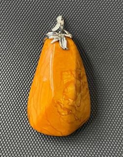 18K白金伴鑲鑽石蜜蠟/琥珀墜 18K white gold with diamond amber pendant64207023064323110