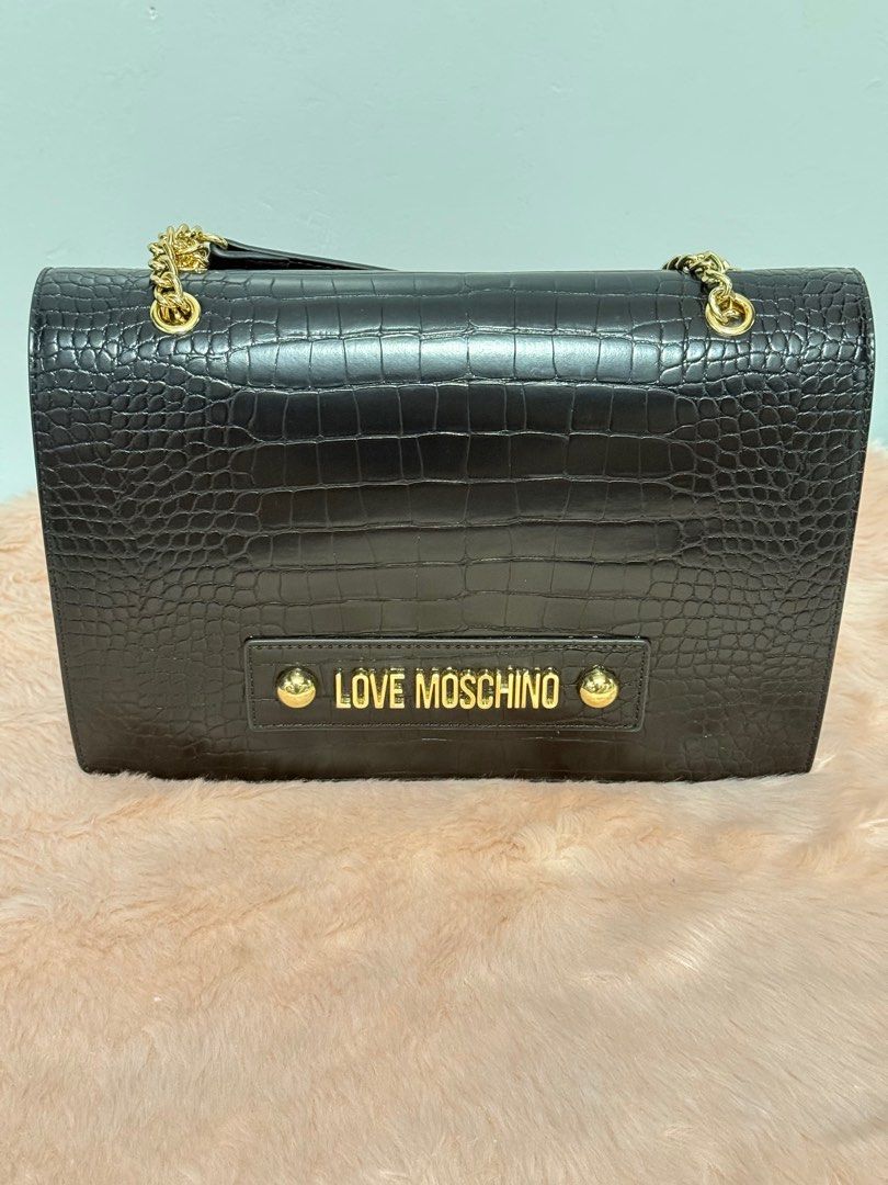 2-way Bag (Category: Luxury Bags & Wallets) located in Quezon City. Submitted by shaberbree (Listing ID 1390789171, Image 1). Description: Can fit a lot with its three compartments. Can be used as an office or formal party bag. Shoulder or sling..
