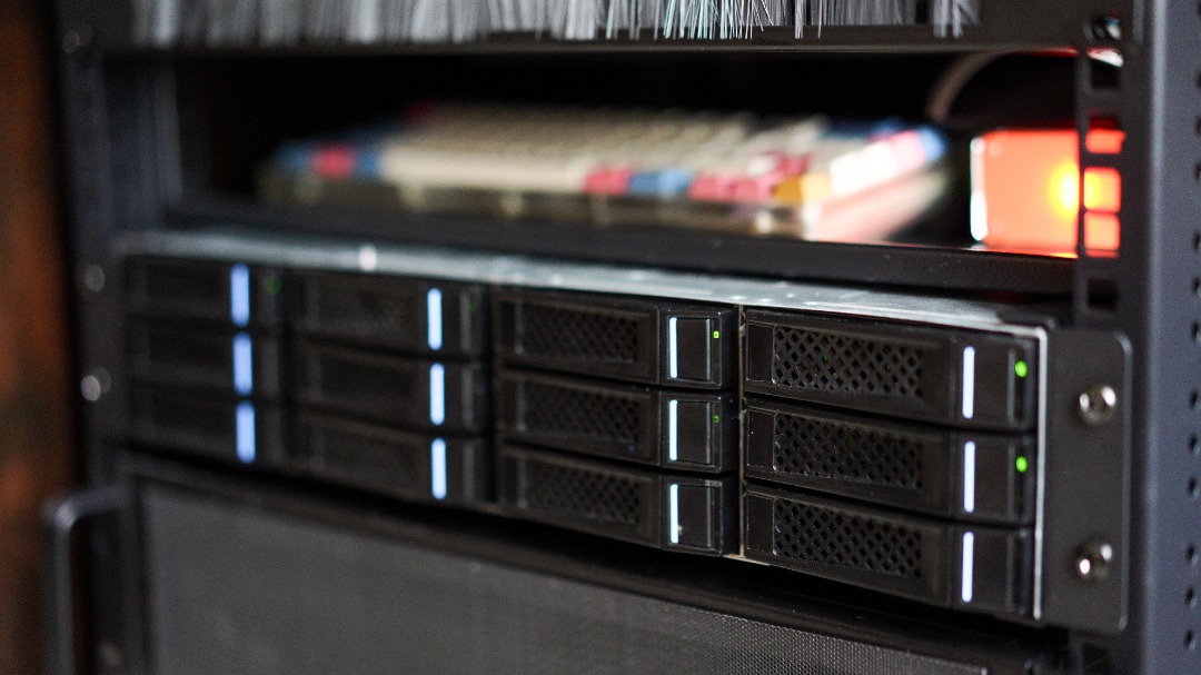 Custom 12-Bay Rack Mount SAS/SATA Drive Cage with Backplane | 3.5