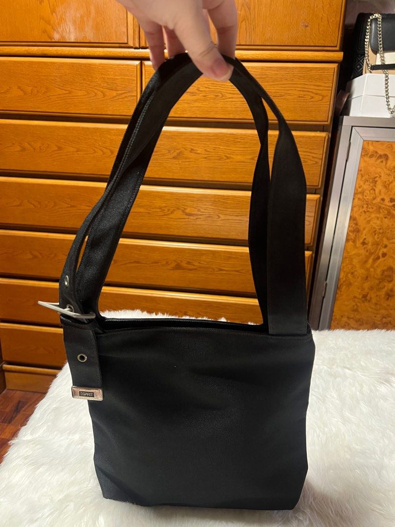 90s Esprit shoulder bag (Category: Luxury Bags & Wallets) located in Manila. Submitted by joycevchua (Listing ID 1390902546, Image 1). Description: 90s Vintage Esprit shoulder bag - 0 flaws - signs of usage - RFS decluttering.