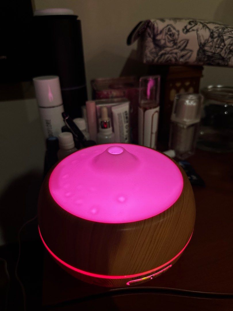 Air Diffuser (Category: Home Fragrance) located in Klang. Submitted by _infinity_hype_ (Listing ID 1390921105, Image 3). Description: Only comes with Diffuser no Essential Oils Have 100 Brand New stock Many Color of wood Can Change alot color pm if interested.