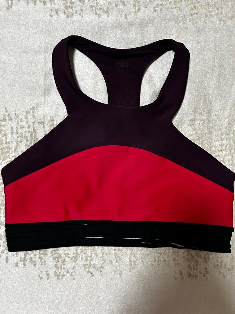 Alo Yoga Bra - Medium (Category: Activewear) located in Singapore. Submitted by juiceyjem (Listing ID 1390840116, Image 2). Description: - Alo Yoga Bra - Stunning color block design - Racerback style for support - Excellent condition - Ideal for yoga, workouts, or everyday wear - Comfortable and stylish.