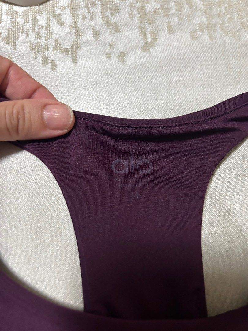 Alo Yoga Bra - Medium (Category: Activewear) located in Singapore. Submitted by juiceyjem (Listing ID 1390840116, Image 3). Description: - Alo Yoga Bra - Stunning color block design - Racerback style for support - Excellent condition - Ideal for yoga, workouts, or everyday wear - Comfortable and stylish.
