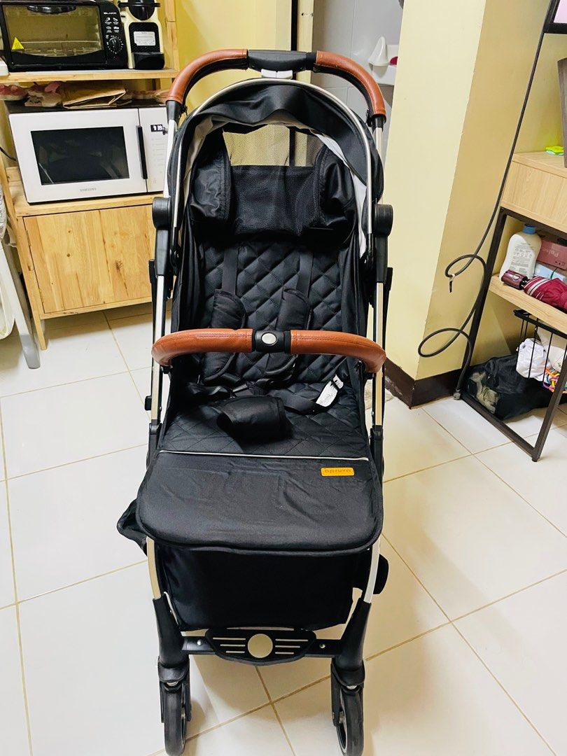 Apruva EZee Portable Stroller (Category: Strollers) located in Manila. Submitted by adoptmypreloveditems (Listing ID 1390877903, Image 2). Description: Good as new (twice lang nagamit) Bought last August 16 Location: North Caloocan.