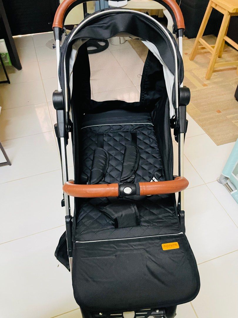 Apruva EZee Portable Stroller (Category: Strollers) located in Manila. Submitted by adoptmypreloveditems (Listing ID 1390877903, Image 3). Description: Good as new (twice lang nagamit) Bought last August 16 Location: North Caloocan.