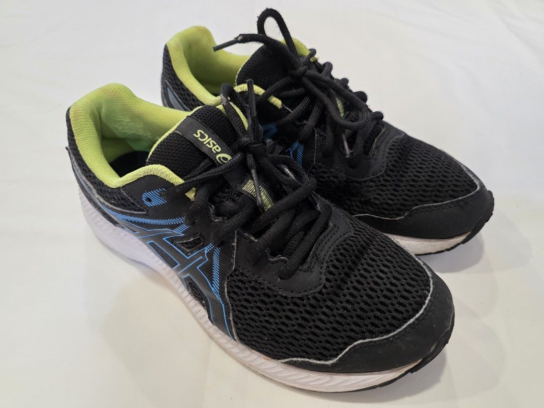 Asics Gel-Contend 7 Black Running Shoes - Size US 6 (Category: Babies & Kids Fashion) located in Singapore. Submitted by seanmc (Listing ID 1390925573, Image 2). Description: - Asics Gel-Contend 7 running shoes - Color: Black with blue and neon green accents - Size: US 6, EUR 39 - Condition: Good, with some signs of wear - Suitable for running or everyday wear.