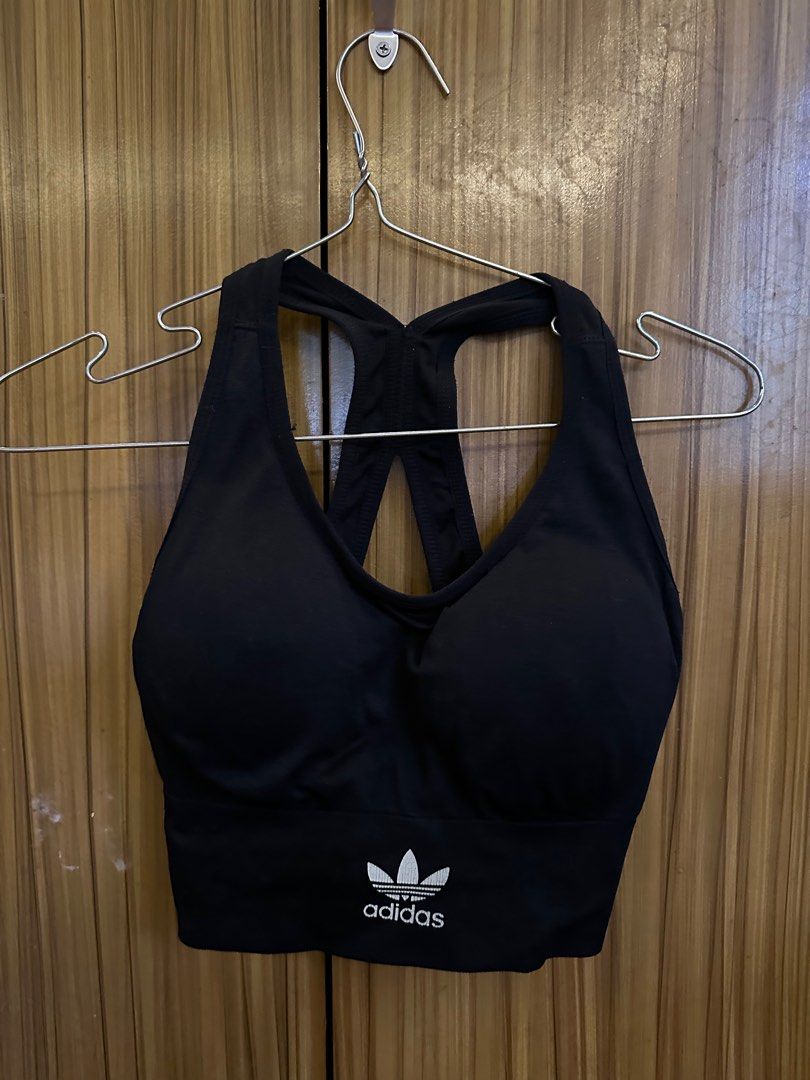 Black sports bra (Category: Activewear) located in Cainta. Submitted by ree_declutters (Listing ID 1390810082, Image 2). Description: Black sports bra Foam is a bit worn out but replaceable Model measurements: Height: 5ft Bust: 30inch / 76cm Waist: 25.5inch / 65cm Hips: 33 inch / 84cm *model has a short torso .