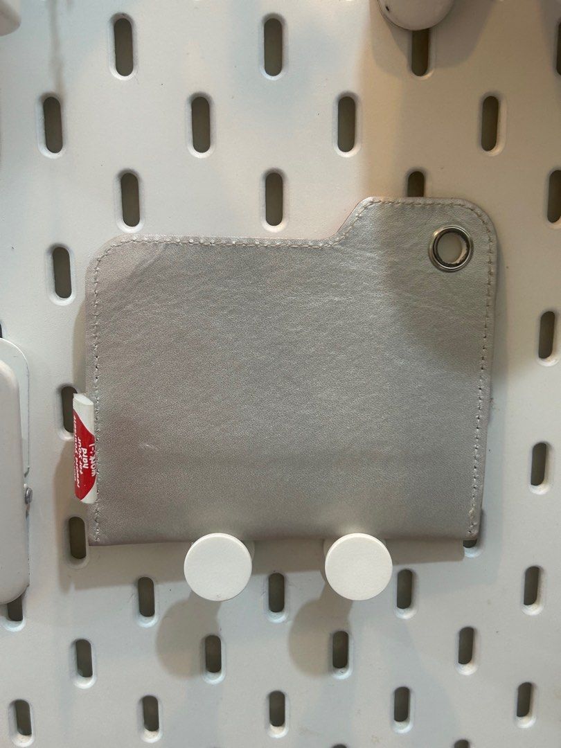 card holder (Category: Wallets & Card holders) located in Pavia. Submitted by declutterwithyna (Listing ID 1390931822, Image 2). Description: PLEASE READ BEFORE MAKING AN OFFER hi, i’m kai! just decluttering my condo. most stuff here is used unless i say otherwise. pls lower expectations since there might be flaws i didn’t notice (they’ve just been sitting around in my condo). selling them here to give them a new home :) cardholder bought it from