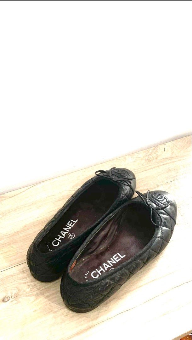 Chanel Ballerina Flats (Category: Flats & Sandals) located in Batangas. Submitted by dcastrogwe16756 (Listing ID 1390893220, Image 1). Description: Chanel Ballerina Flats 35c never been use bought in Italy GA with minimal scratches no box and dust bag reason for selling: napatbak na lang.