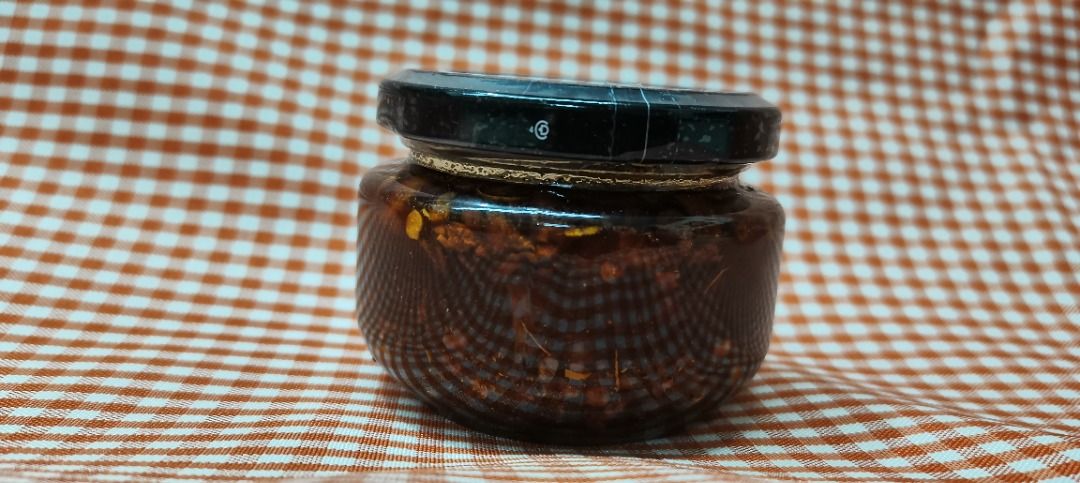 Chili Garlic for sale (Category: Spice & Seasoning) located in Makati City. Submitted by dthmsgonline (Listing ID 1390883765, Image 3). Description: Chili garlic for sale 100ml Crispy garlic, fresh chilies, and just the right spice — our Chili Garlic in Oil makes every meal more exciting! Try it with rice, noodles, meats, or your favorite dishes for that perfect crunch and kick. ✅ Perfect match for: rice, noodles, dumplings, siomai, fried fish, e