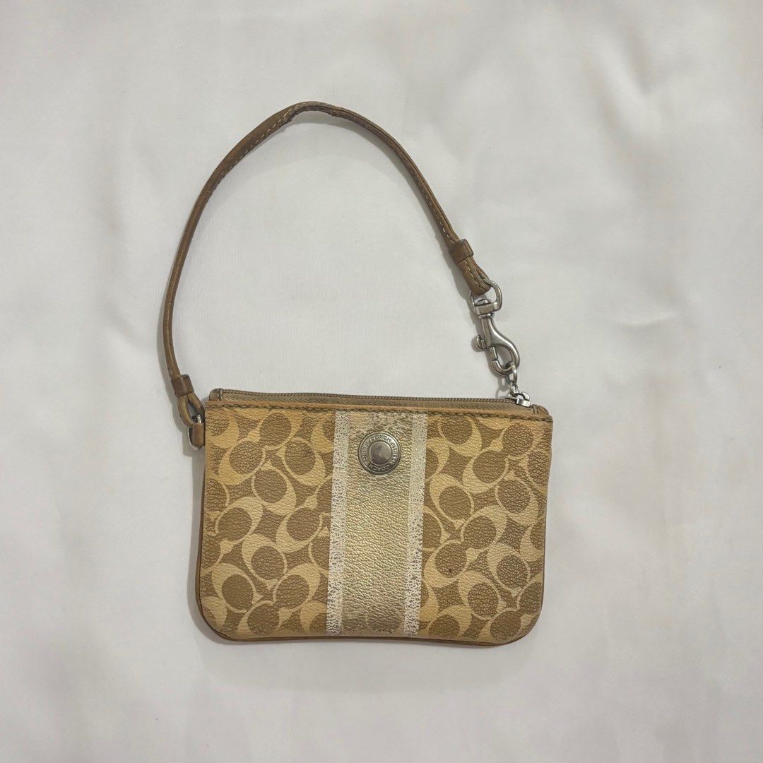 coach wristlet (Category: Clutches) located in Manila. Submitted by ace_clutter (Listing ID 1390909489, Image 1). Description: Mod: lalamove/angkas padala/ joyride delivery Mop:gcasg/banktrans.