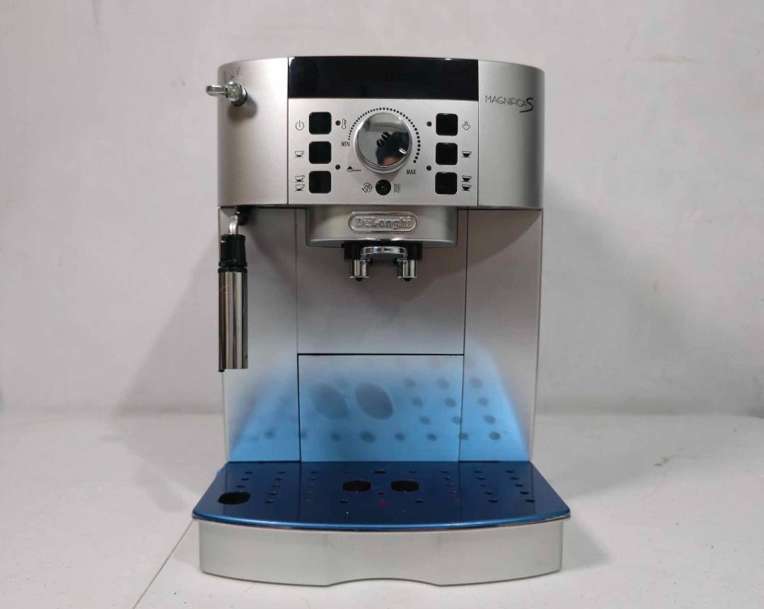 Delonghi Magnifica S Fully Automatic Espresso Machine (Category: Coffee Machines & Makers) located in Rizal. Submitted by joan5505 (Listing ID 1390817470, Image 1). Description: Delonghi Magnifica S Fully Automatic Espresso Machine Australian mall pull out used as display unit 58k Srp 220V No issue Good as new Made in Romania 24.5k.