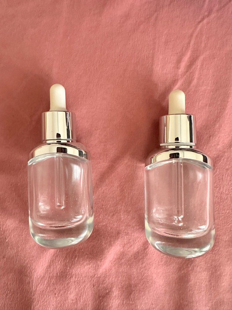 Empty Bottles (Category: Water Bottles & Tumblers) located in Kuala Lumpur. Submitted by pick_up_now (Listing ID 1390892330, Image 2). Description: Can fill in oil or cream inside for travel. Small container. 350ml per bottle. .