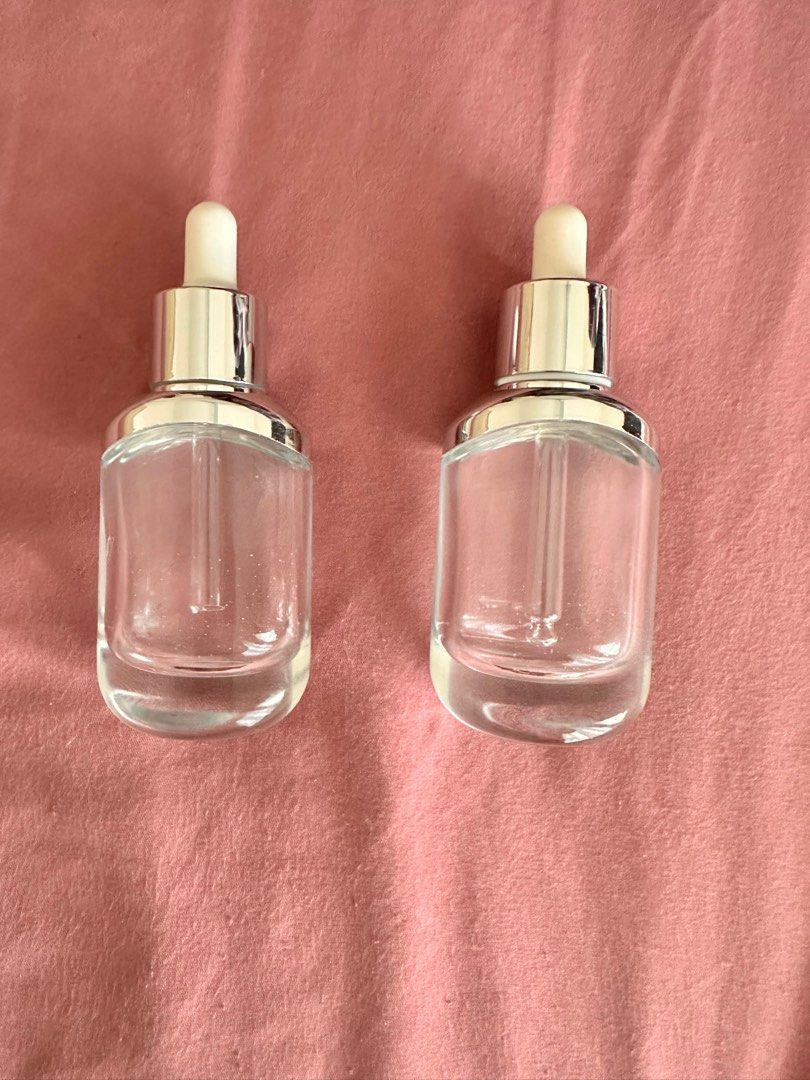 Empty Bottles (Category: Water Bottles & Tumblers) located in Kuala Lumpur. Submitted by pick_up_now (Listing ID 1390892330, Image 1). Description: Can fill in oil or cream inside for travel. Small container. 350ml per bottle. .